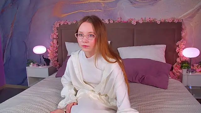 FloraLarsson online show from June 22, 2026, 10:23 am