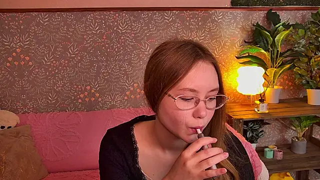 FloraLarsson online show from July 7, 2026, 10:19 am