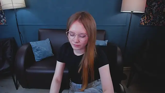 FloraLarsson online show from July 14, 2026, 10:21 am