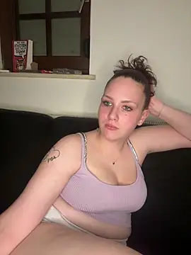 Snapshot of CuteBeaX chatting on June 18, 2026, 8:02 pm CuteBeaX online show from June 18, 2026, 8:02 pm