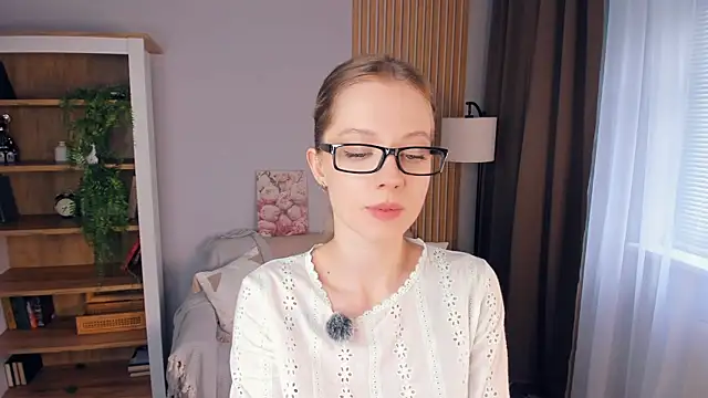 Snapshot of katemossse chatting on May 13, 2026, 7:39 am katemossse online show from May 13, 2026, 7:39 am