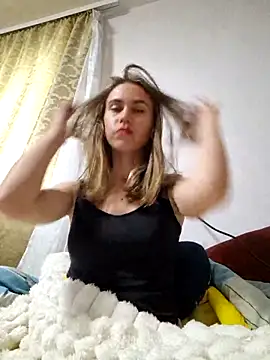 Lisahoppii online show from May 20, 2026, 3:40 pm