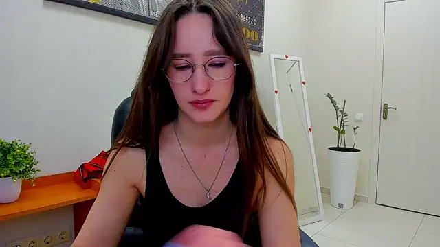 Snapshot of Olimia chatting on May 4, 2026, 9:16 am Olimia online show from May 4, 2026, 9:16 am