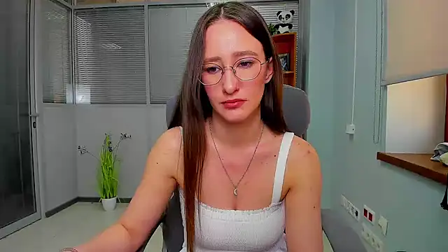 Snapshot of Olimia chatting on May 16, 2026, 10:36 am Olimia online show from May 16, 2026, 10:36 am