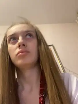Snapshot of _SweetAnna_ chatting on May 18, 2026, 8:47 pm SweetAnna online show from May 18, 2026, 8:47 pm