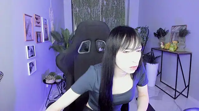 Snapshot of SeraphineSparda chatting on May 28, 2026, 11:29 am SeraphineSparda online show from May 28, 2026, 11:29 am