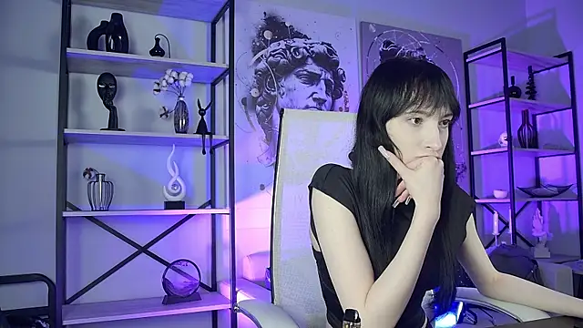 SeraphineSparda online show from June 12, 2026, 11:42 am
