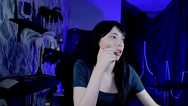 SeraphineSparda online show from July 6, 2026, 11:40 am