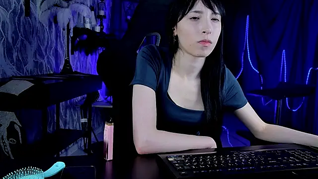 SeraphineSparda online show from July 6, 2026, 3:03 pm