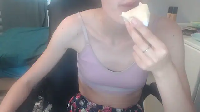 juili juili online show from May 24, 2026, 2:11 pm