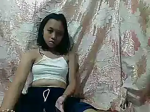 Snapshot of Yours_AsianPinayGirl18 chatting on May 3, 2026, 12:27 am Yours AsianPinayGirl18 online show from May 3, 2026, 12:27 am