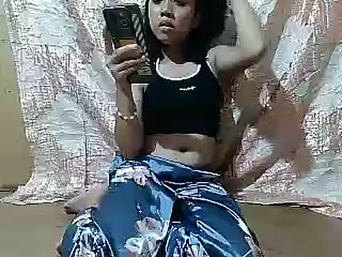 Snapshot of Yours_AsianPinayGirl18 chatting on May 3, 2026, 12:33 pm Yours AsianPinayGirl18 online show from May 3, 2026, 12:33 pm