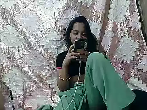 Snapshot of Yours_AsianPinayGirl18 chatting on May 9, 2026, 10:09 am Yours AsianPinayGirl18 online show from May 9, 2026, 10:09 am