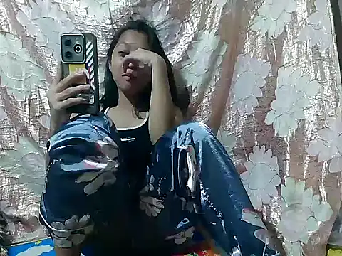 Snapshot of Yours_AsianPinayGirl18 chatting on May 24, 2026, 10:53 am Yours AsianPinayGirl18 online show from May 24, 2026, 10:53 am