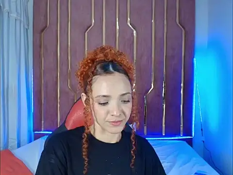 Kiaralovee26 online show from May 15, 2026, 2:18 am