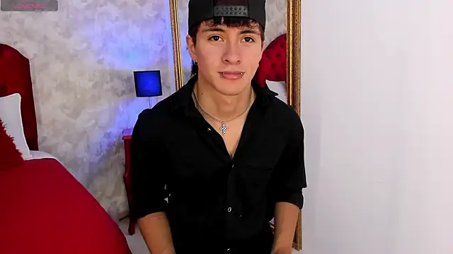 Snapshot of Liam_Grayson_ chatting on May 6, 2026, 2:00 pm Liam Grayson online show from May 6, 2026, 2:00 pm
