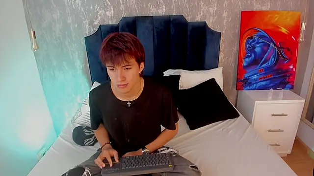 Snapshot of Liam_Grayson_ chatting on May 25, 2026, 12:33 pm Liam Grayson online show from May 25, 2026, 12:33 pm