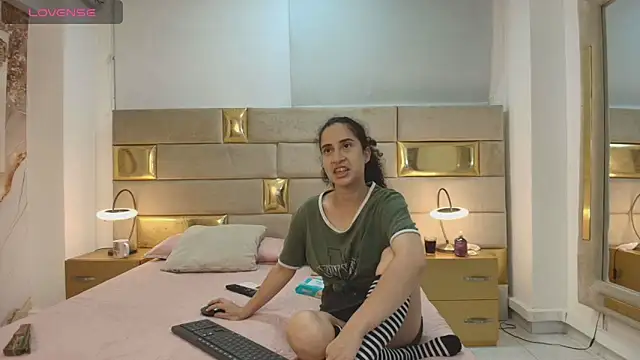Snapshot of LudoviccaMark chatting on May 26, 2026, 8:27 pm LudoviccaMark online show from May 26, 2026, 8:27 pm