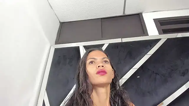 cristalxht online show from May 29, 2026, 9:02 pm
