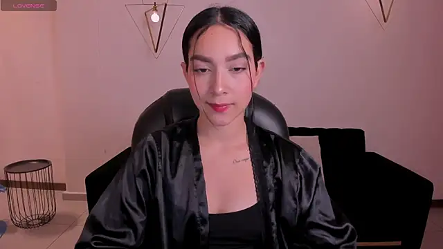 Snapshot of SophieKiss1 chatting on May 28, 2026, 7:44 pm SophieKiss1 online show from May 28, 2026, 7:44 pm