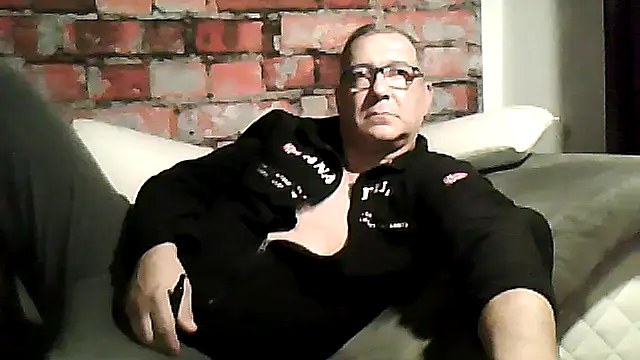 Snapshot of Soloyan chatting on December 20, 2025, 11:23 pm Soloyan online show from December 20, 2025, 11:23 pm