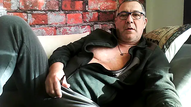 Snapshot of Soloyan chatting on February 4, 2026, 8:20 am Soloyan online show from February 4, 2026, 8:20 am