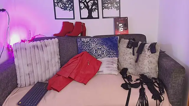 Angelabrowm online show from May 21, 2026, 3:35 am