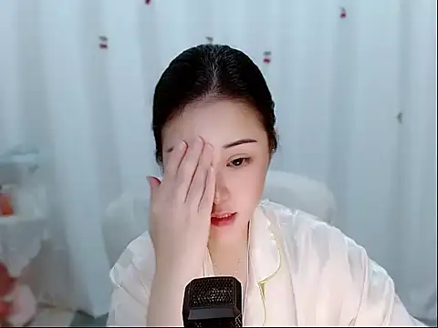 Amy-cnbaby online show from May 18, 2026, 4:07 am