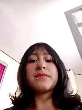 Snapshot of Magie_rouse chatting on May 13, 2026, 8:38 pm Magie rouse online show from May 13, 2026, 8:38 pm