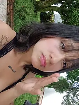 Snapshot of Magie_rouse chatting on May 19, 2026, 8:04 pm Magie rouse online show from May 19, 2026, 8:04 pm