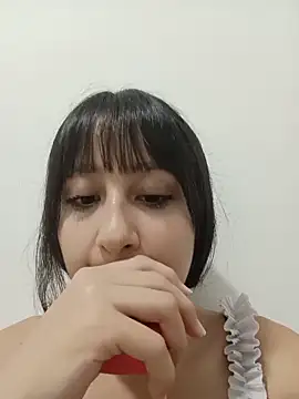 Snapshot of Magie_rouse chatting on June 1, 2026, 10:44 pm Magie rouse online show from June 1, 2026, 10:44 pm