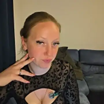 SweetGermanAlina online show from May 6, 2026, 10:15 pm