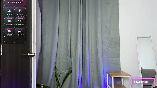 Snapshot of megangil_ chatting on May 28, 2026, 8:44 am megangil online show from May 28, 2026, 8:44 am