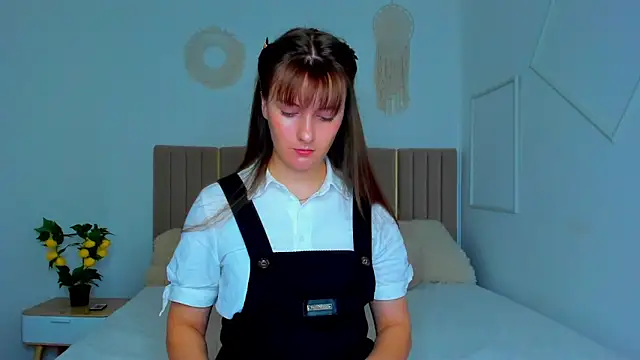 Snapshot of Cutie_blushh chatting on May 11, 2026, 6:30 am Cutie blushh online show from May 11, 2026, 6:30 am