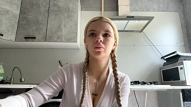 Britney Calverhends online show from June 1, 2026, 6:59 am