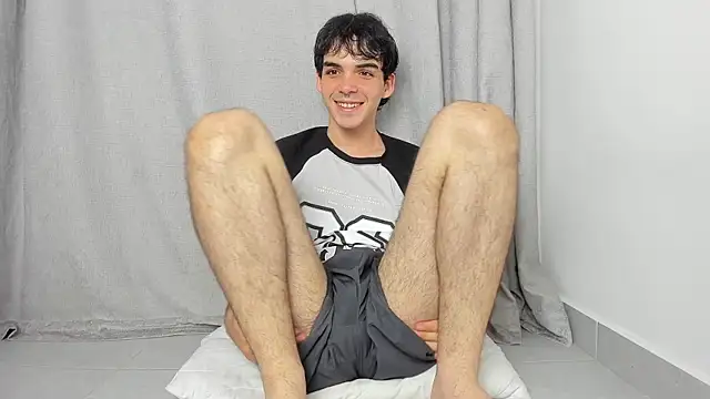 Snapshot of VelvetEsteven chatting on May 20, 2026, 4:35 pm VelvetEsteven online show from May 20, 2026, 4:35 pm