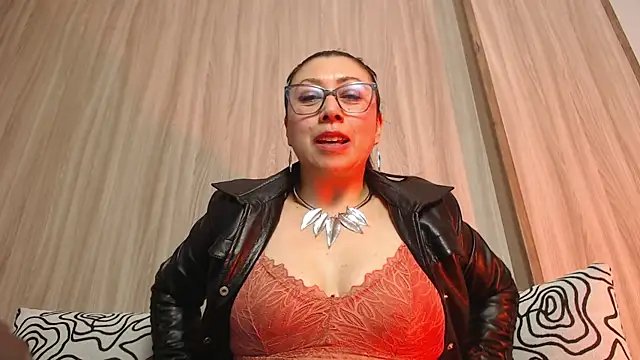 FranciscaVera online show from May 12, 2026, 7:33 pm