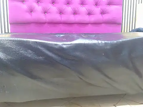 YulianaMendez online show from May 17, 2026, 8:12 am