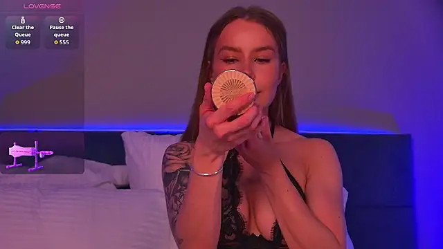 AshleyRoyse online show from May 8, 2026, 1:38 pm