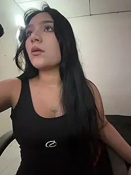 EmiLaurent online show from May 28, 2026, 5:43 pm