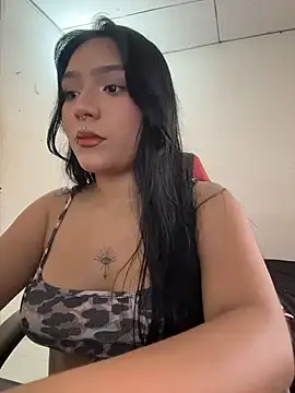 EmiLaurent online show from June 1, 2026, 5:25 pm