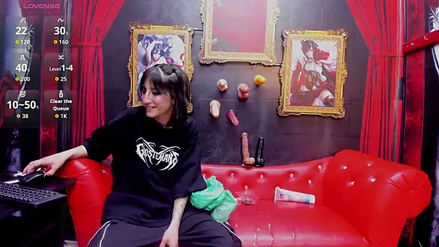 Evelin Hellsing online show from July 7, 2026, 11:53 pm