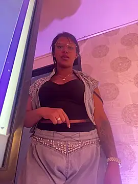 naomifox  online show from May 10, 2026, 4:06 am