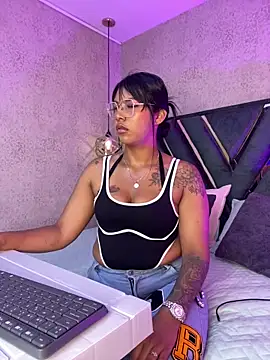 naomifox  online show from May 16, 2026, 2:52 am