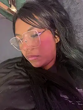 naomifox  online show from May 16, 2026, 10:36 am