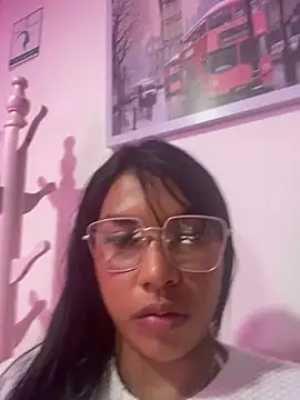 naomifox  online show from May 28, 2026, 7:33 pm