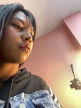 naomifox  online show from June 3, 2026, 3:09 am
