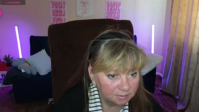 Snapshot of Melania_Cook chatting on May 16, 2026, 5:37 am Melania Cook online show from May 16, 2026, 5:37 am