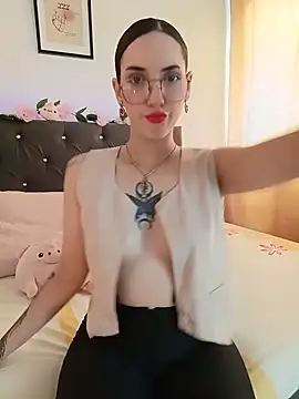 ViancaMoretti online show from May 30, 2026, 4:48 pm