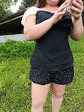 Lily Henry online show from July 4, 2026, 11:33 pm